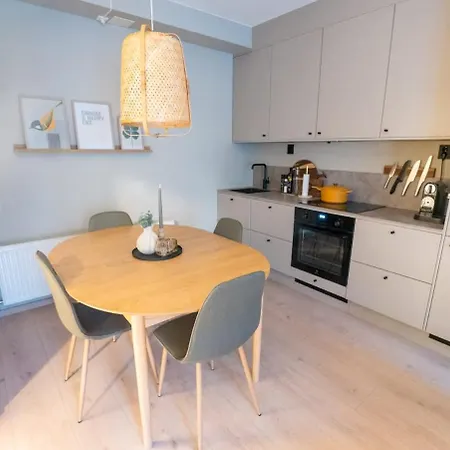 Sjarmerende Med Parkering I Sentrum