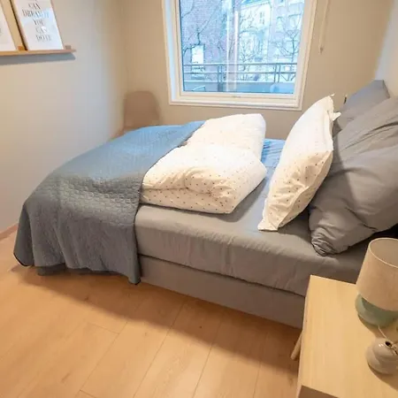 Sjarmerende Med Parkering I Sentrum *