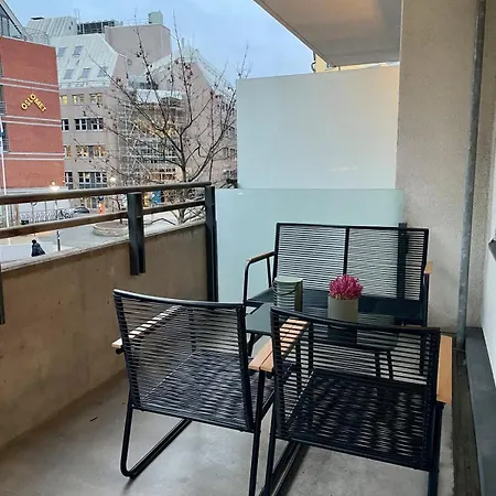 Sjarmerende Med Parkering I Sentrum *
