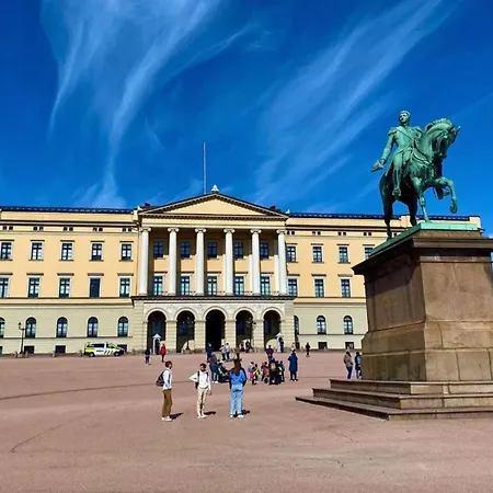 Sjarmerende Med Parkering I Sentrum Leilighet