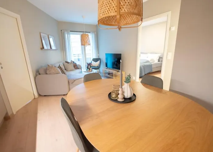 Sjarmerende Med Parkering I Sentrum *