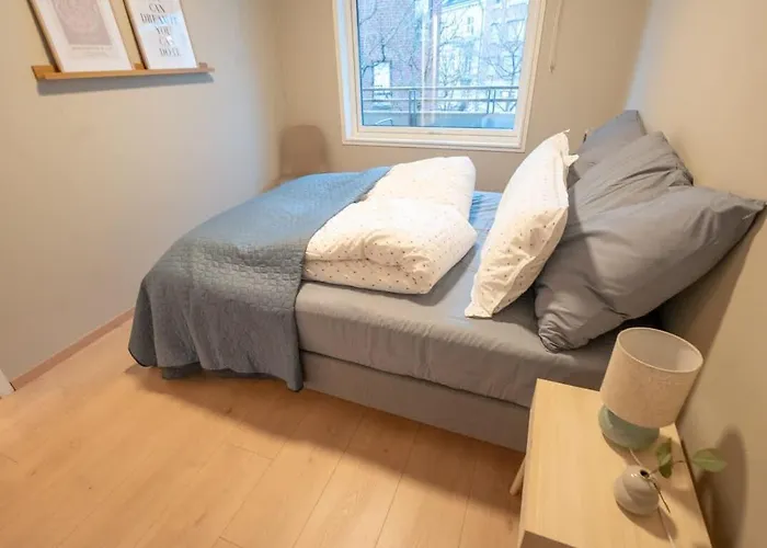 Sjarmerende Med Parkering I Sentrum *