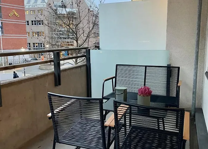 Sjarmerende Med Parkering I Sentrum *